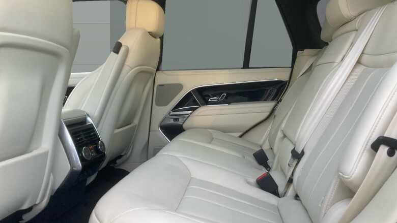 Land Rover Range Rover 3.0 D300 SE 4dr Auto Diesel Estate